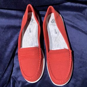 NWOT Clarks cloudsteppers  red loafer style Sz 9.5